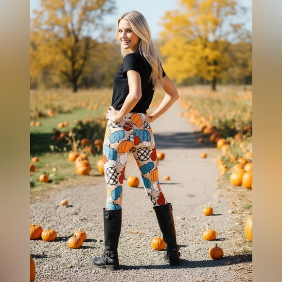 NEW Womens Pumpkin Thanksgiving Leggings Luxury Fall Yoga Pants Sizes OS/TC/TC2 - Picture 4 of 12